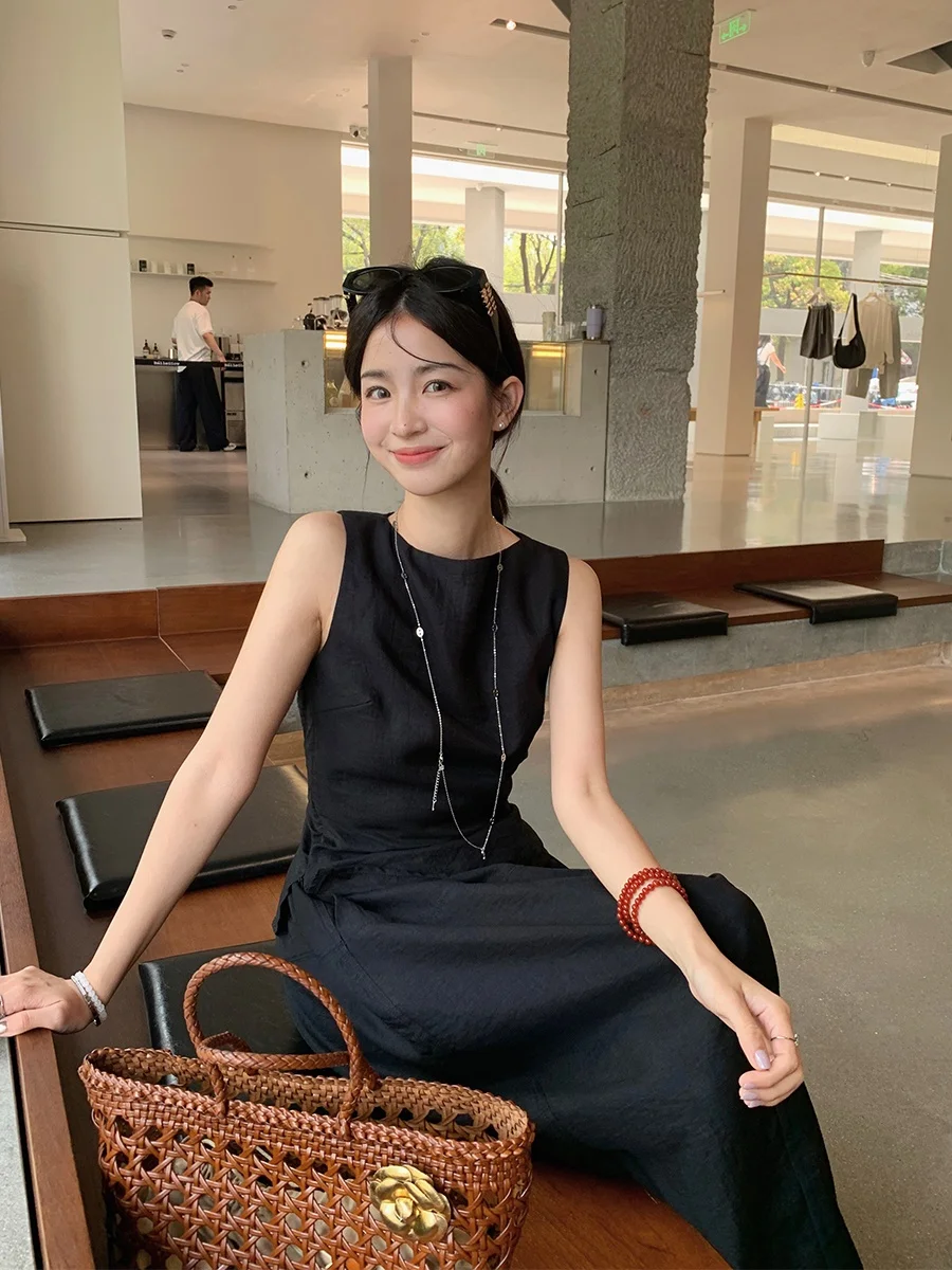 Летний комплект MUKOK: легкий льняной топ с плиссировкой и юбка-бабочка с цветочным узором, стройнящий силуэт
Летний комплект MUKOK: легкий льняной топ с плиссировкой и юбка-бабочка с цветочным узором, стройнящий силуэт