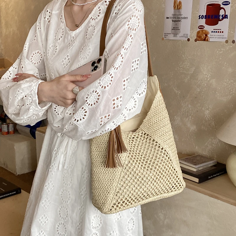 Summer Straw Woven Handbag for Women, Large Capacity Single-Shoulder Beach Woven Bag, 2026 New Bohemian Style Tote Bag
Summer Straw Woven Handbag for Women, Large Capacity Single-Shoulder Beach Woven Bag, 2026 New Bohemian Style Tote Bag