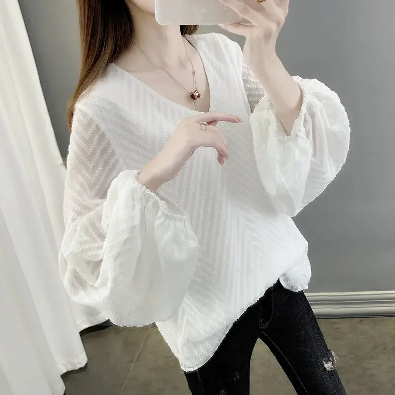 New Trumpet Sleeve Thin Chiffon Shirt Women's Spring European Station Loose Large Size Hedging Outer Wear Top
New Trumpet Sleeve Thin Chiffon Shirt Women's Spring European Station Loose Large Size Hedging Outer Wear Top