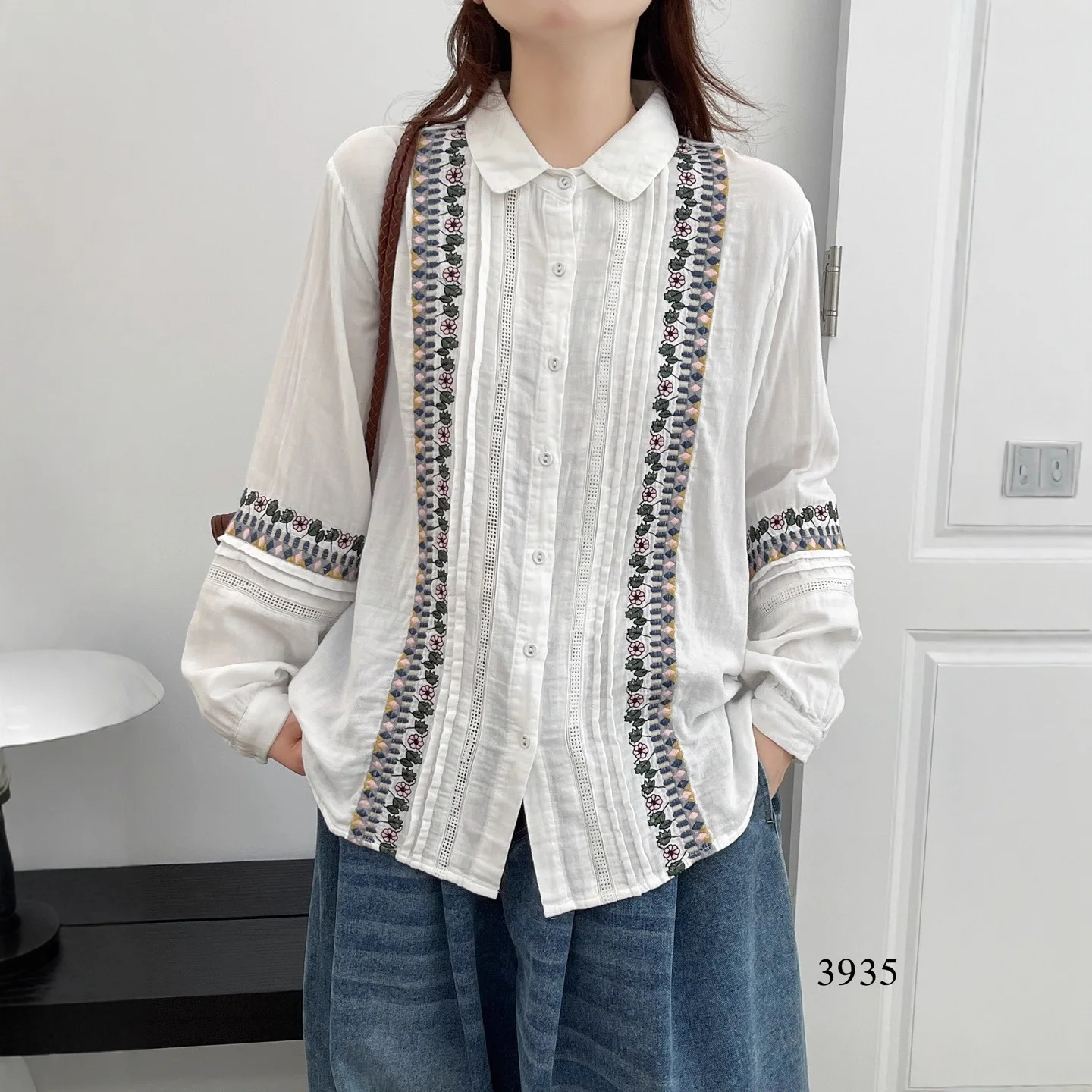 Japanese Vintage Mori Girl Ethnic Style Floral Embroidery Cotton Shirts Women Autumn Turn Down Collar Long Sleeve Casual Blouse
Japanese Vintage Mori Girl Ethnic Style Floral Embroidery Cotton Shirts Women Autumn Turn Down Collar Long Sleeve Casual Blouse