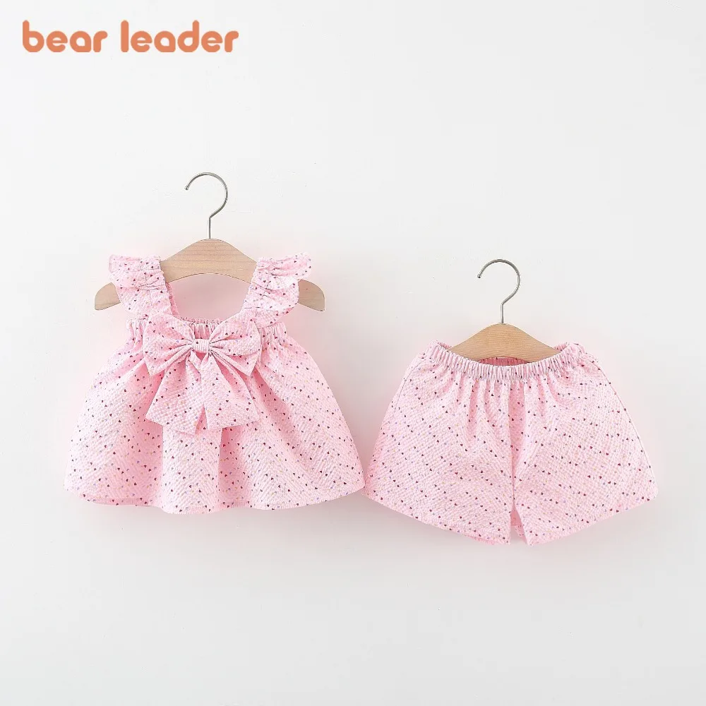 Bear Leader Summer Korean Children's Clothing 2026 New Sweet and Cute Baby Girl Clothes Love Point Flying Sleeve Bow Top+Shorts
Bear Leader Summer Korean Children's Clothing 2026 New Sweet and Cute Baby Girl Clothes Love Point Flying Sleeve Bow Top+Shorts