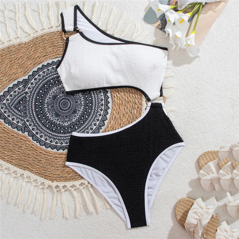 Black White Patchwork One Shoulder Swimwear Metal Ring Sexy Swimsiut Women One Piece Side Waist Hollow Out Monokini Bathing Suit
Black White Patchwork One Shoulder Swimwear Metal Ring Sexy Swimsiut Women One Piece Side Waist Hollow Out Monokini Bathing Suit
