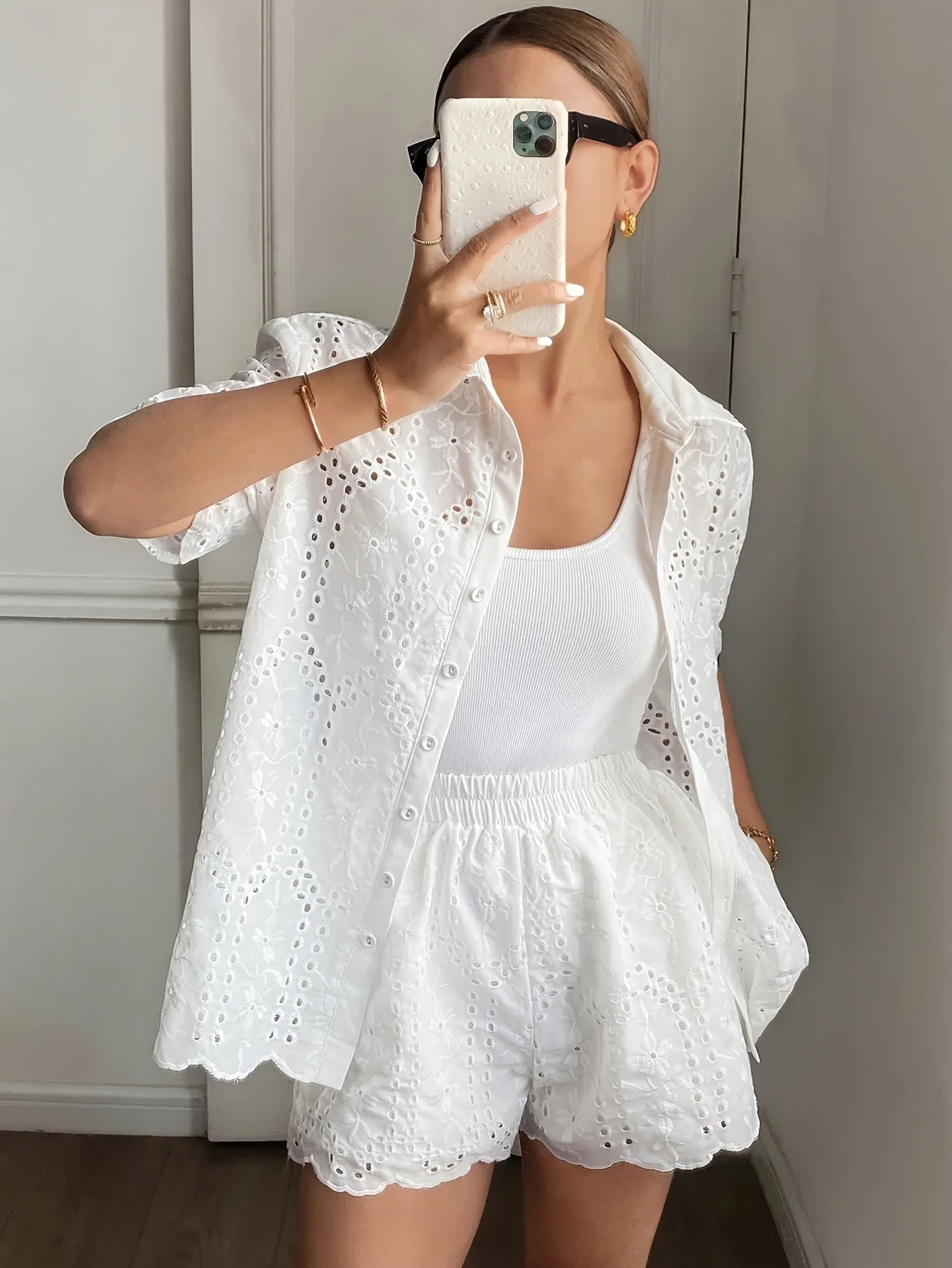2026 New Fashion Button Hollow Shirt + Shorts Two-piece Sets Women Summer Casual Loose Solid Color Top Shorts Suit For Women
2026 New Fashion Button Hollow Shirt + Shorts Two-piece Sets Women Summer Casual Loose Solid Color Top Shorts Suit For Women