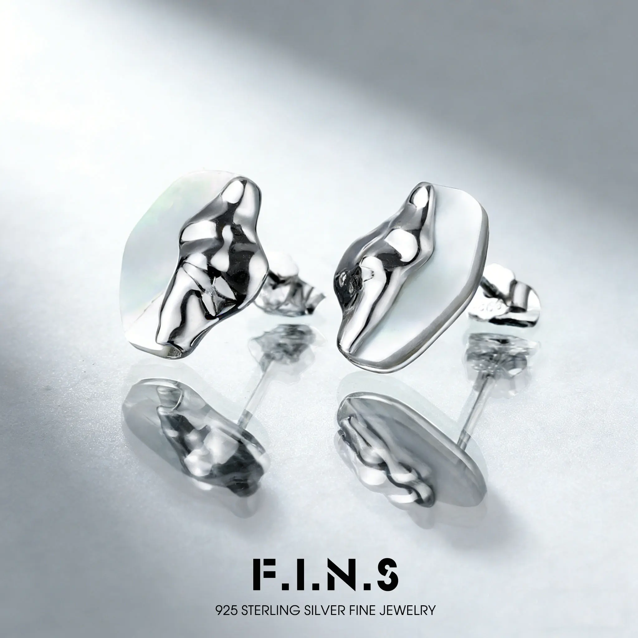 Оригинальные серьги-гвоздики F.I.N.S из стерлингового серебра S925 для женщин, эстетичные, универсальные, с белой ракушкой, нерегулярной формы, для пирсинга, подарки
Оригинальные серьги-гвоздики F.I.N.S из стерлингового серебра S925 для женщин, эстетичные, универсальные, с белой ракушкой, нерегулярной формы, для пирсинга, подарки