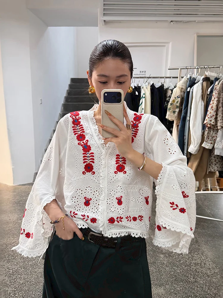 Elegant Embroidered Flower Early Autumn Ladies Loose Top V-Neck Bell Sleeve Cotton Linen Blend Moisture Wicking Comfortable
Elegant Embroidered Flower Early Autumn Ladies Loose Top V-Neck Bell Sleeve Cotton Linen Blend Moisture Wicking Comfortable