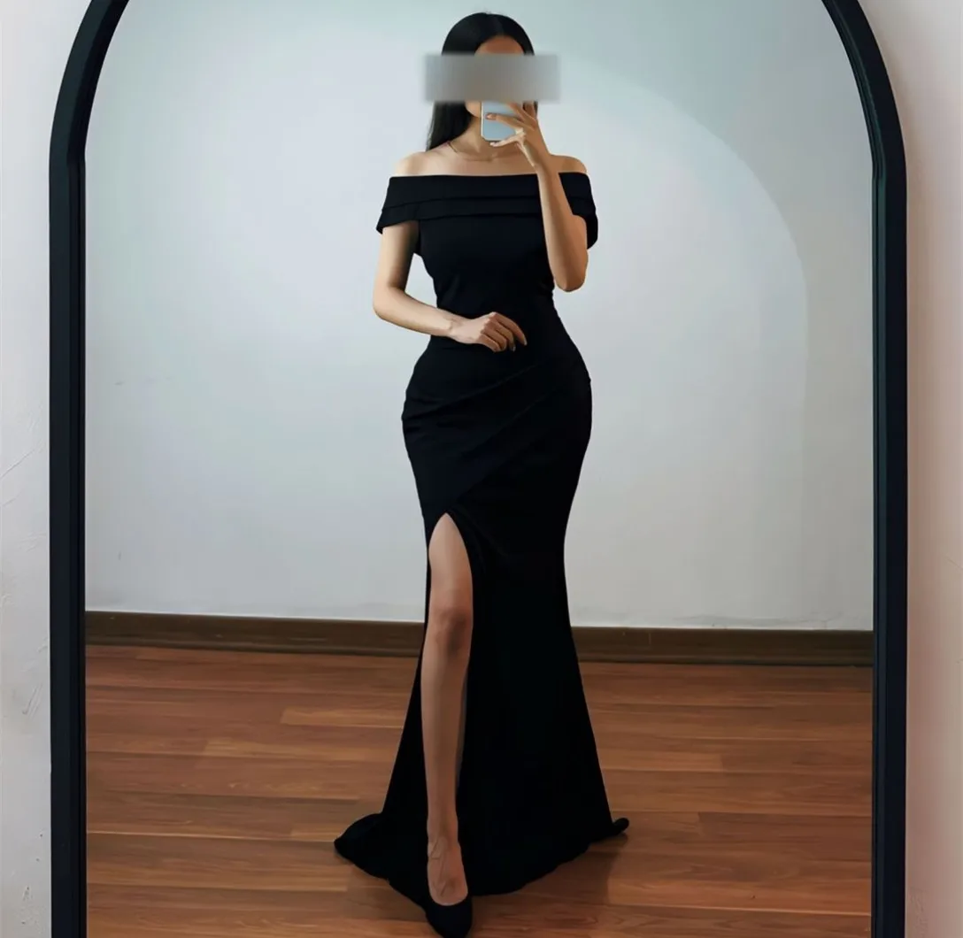 Customized Long Black Crepe Evening Dresses with Slit Mermaid Boat Neck Pleated Watteau Train Zipper Back Prom Dress for Women
Customized Long Black Crepe Evening Dresses with Slit Mermaid Boat Neck Pleated Watteau Train Zipper Back Prom Dress for Women
