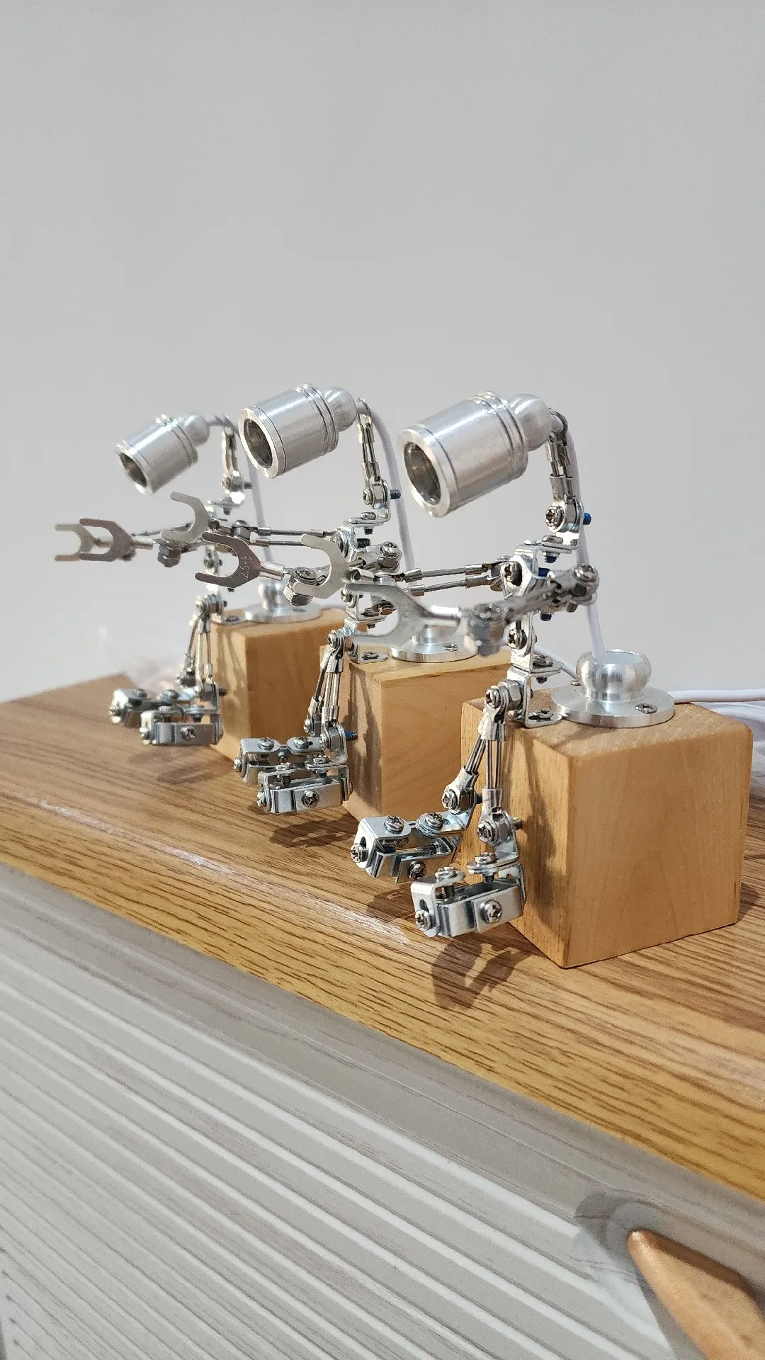 Металлическая настольная лампа для робота, источник питания USB для робота 
Металлическая настольная лампа для робота, источник питания USB для робота