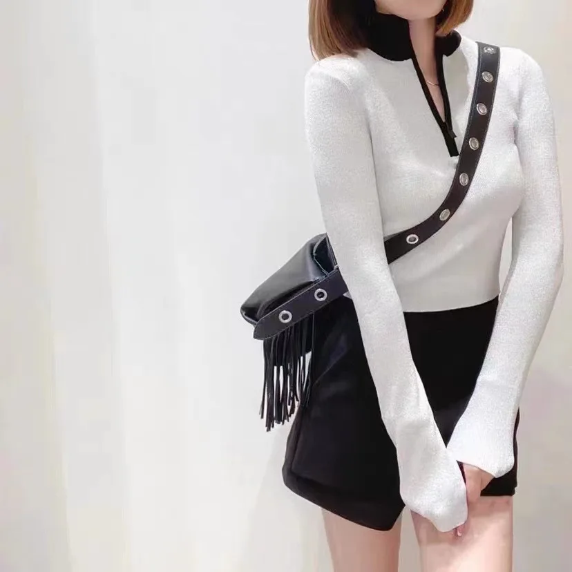 Long sleeved solid color zipper knitted top for women, elegant French style, M Home 2024 autumn and winter new collection
Long sleeved solid color zipper knitted top for women, elegant French style, M Home 2024 autumn and winter new collection