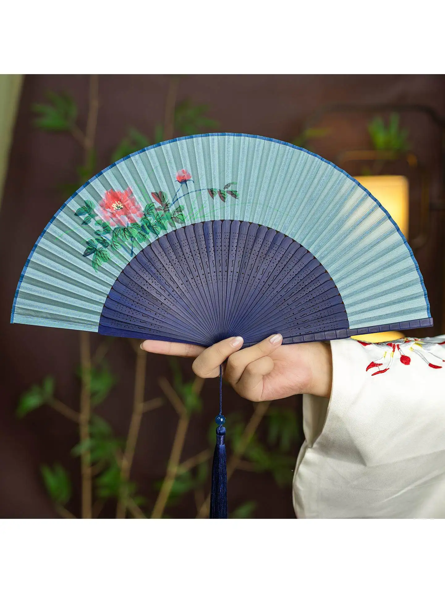 Elegant Silk Fan with Jade Bamboo Handle Hand-Painted Women's Fan Classical Style Creative Gift Fan Blue Color
Elegant Silk Fan with Jade Bamboo Handle Hand-Painted Women's Fan Classical Style Creative Gift Fan Blue Color