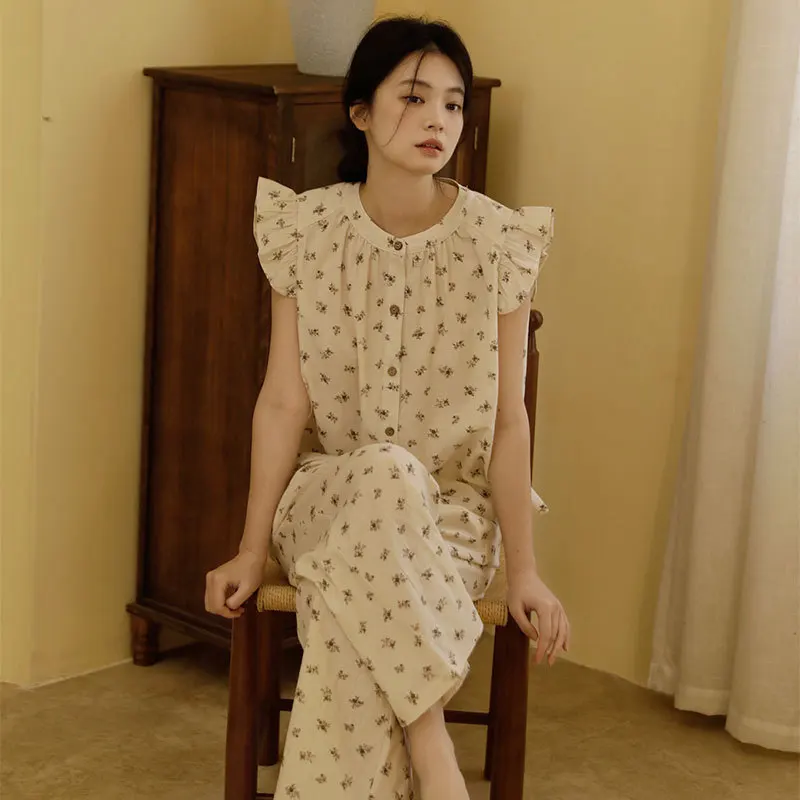 Breathable Cotton Linen Pajamas for Women Summer Cute Heart Print Sleepwear Set Soft Ruffle Sleeve Button Up Loungewear
Breathable Cotton Linen Pajamas for Women Summer Cute Heart Print Sleepwear Set Soft Ruffle Sleeve Button Up Loungewear