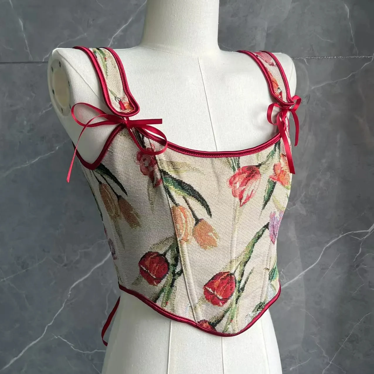 Vintage floral corset, renaissance floral vest corset, herringbone lace corset, wedding corset, adjustable floral corset.
Vintage floral corset, renaissance floral vest corset, herringbone lace corset, wedding corset, adjustable floral corset.