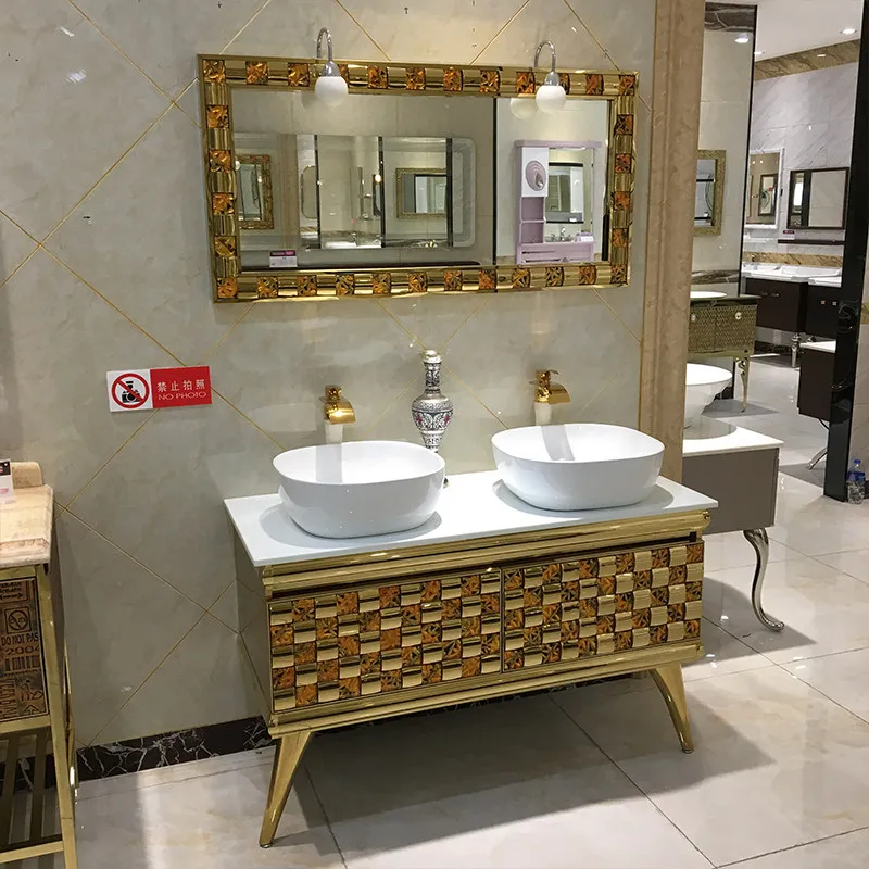 Эксклюзивный золотой шкаф для ванной комнаты из нержавеющей стали, комбинированный, для отелей и вилл, с тремя раковинами.
Эксклюзивный золотой шкаф для ванной комнаты из нержавеющей стали, комбинированный, для отелей и вилл, с тремя раковинами.
