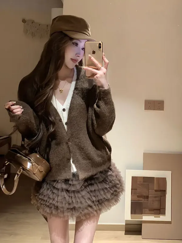 Модный вязаный свитер в стиле ретро, имитация двухслойного, свободный крой, уникальный дизайн, зимняя повседневная одежда для женщин
Модный вязаный свитер в стиле ретро, имитация двухслойного, свободный крой, уникальный дизайн, зимняя повседневная одежда для женщин