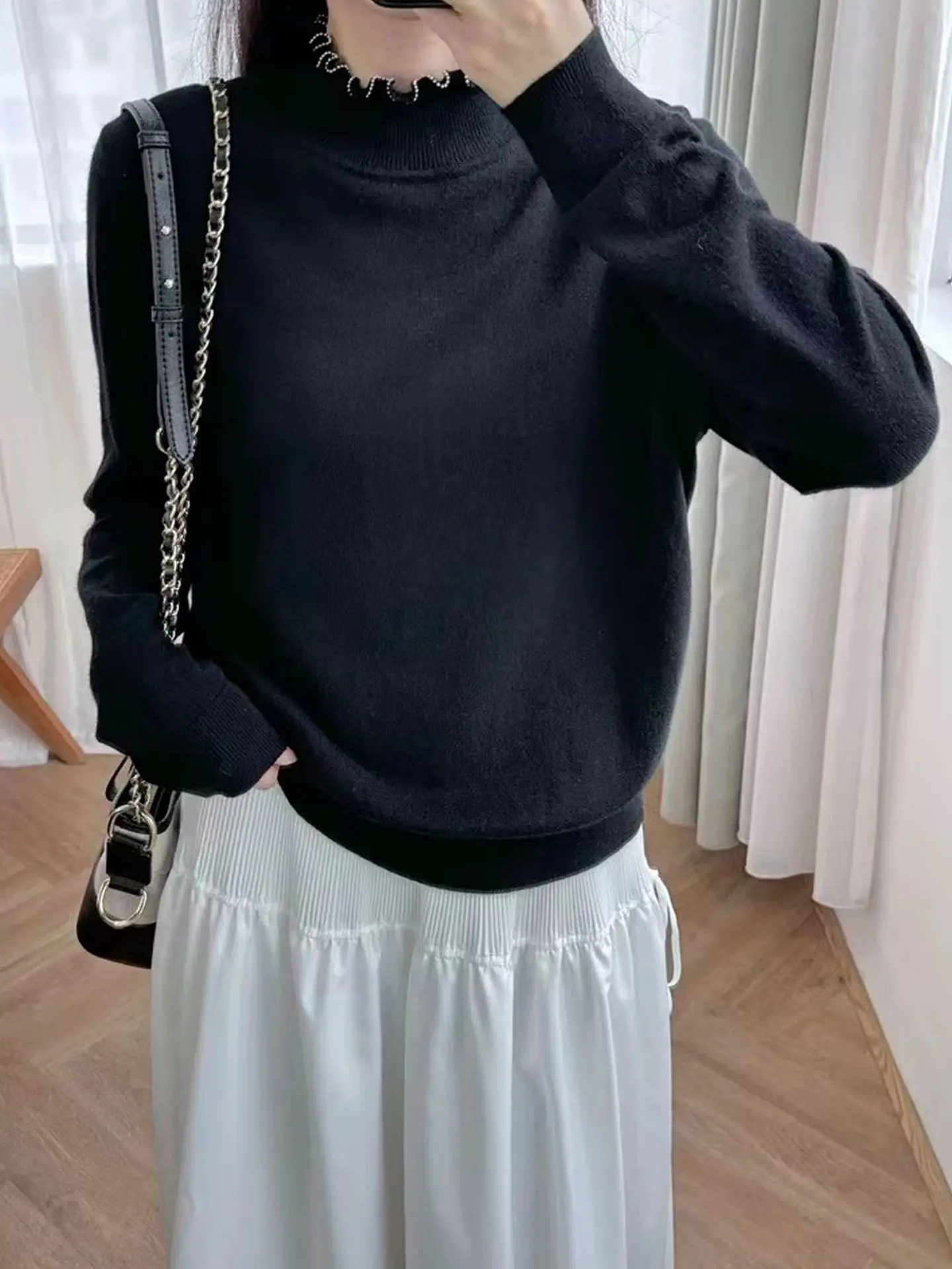 Women's Black Pullover Sweater With Black Fungus Collar And Loose Long Sleeved Sweater Top Early Autumn New
Women's Black Pullover Sweater With Black Fungus Collar And Loose Long Sleeved Sweater Top Early Autumn New