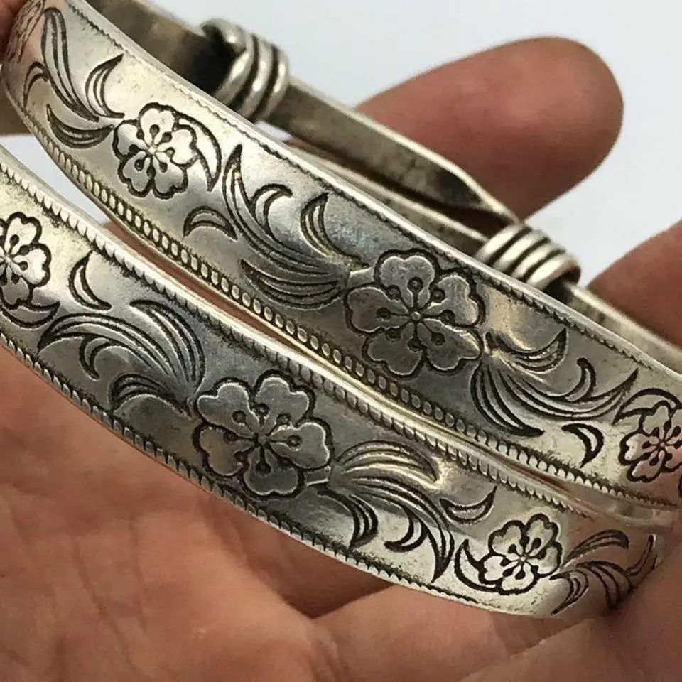 Vintage White Copper Plated Silver Floral Adjustable Bangle Chinese Retro Women Collectible Bracelet Jewelry Gift
Vintage White Copper Plated Silver Floral Adjustable Bangle Chinese Retro Women Collectible Bracelet Jewelry Gift