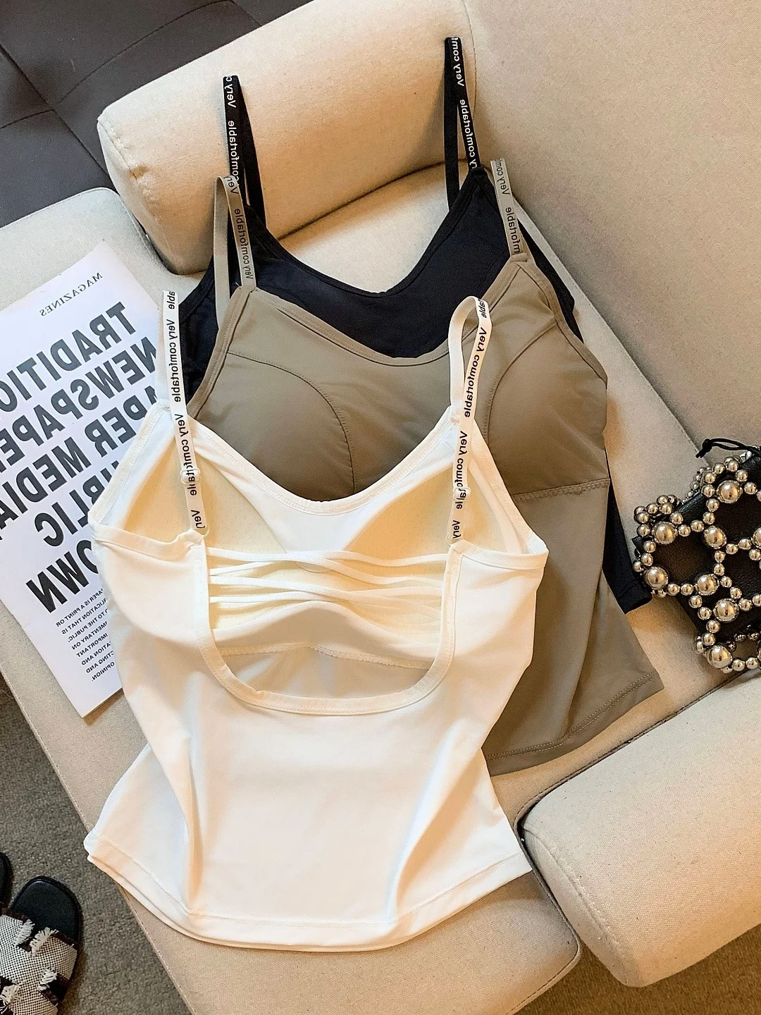 Ice Silk Strap Bralette Tank Top Inner Wear Outerwear Dopa Pure Desire Fashion Unique Back English Belt Sweet Style City Walk...
Ice Silk Strap Bralette Tank Top Inner Wear Outerwear Dopa Pure Desire Fashion Unique Back English Belt Sweet Style City Walk...