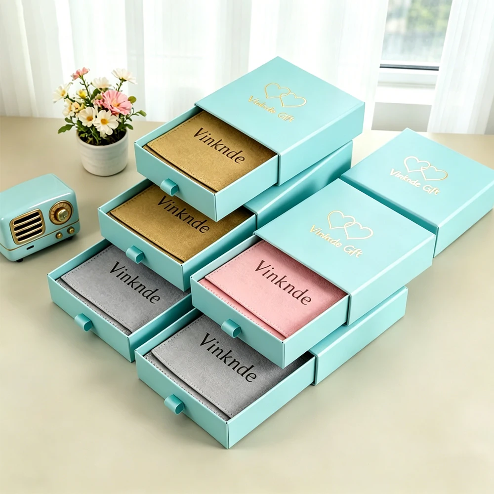 50Pcs Custom Logo Blue Jewelry Box Drawer Slider Boxes Ring Earring Necklace Carton Present Gift Case With Microfiber Suede Bag
50Pcs Custom Logo Blue Jewelry Box Drawer Slider Boxes Ring Earring Necklace Carton Present Gift Case With Microfiber Suede Bag