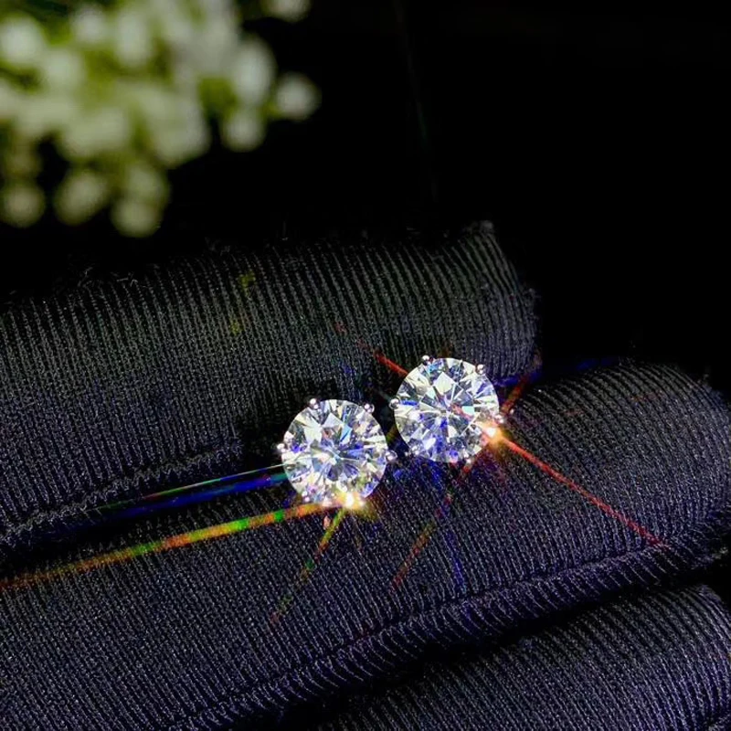 Moissanite Total 0.2ct 6mm Round Cut VVS1 925 Silver Earrings Diamond Test Passed Fashion Love Token Woman Girl Gift
Moissanite Total 0.2ct 6mm Round Cut VVS1 925 Silver Earrings Diamond Test Passed Fashion Love Token Woman Girl Gift