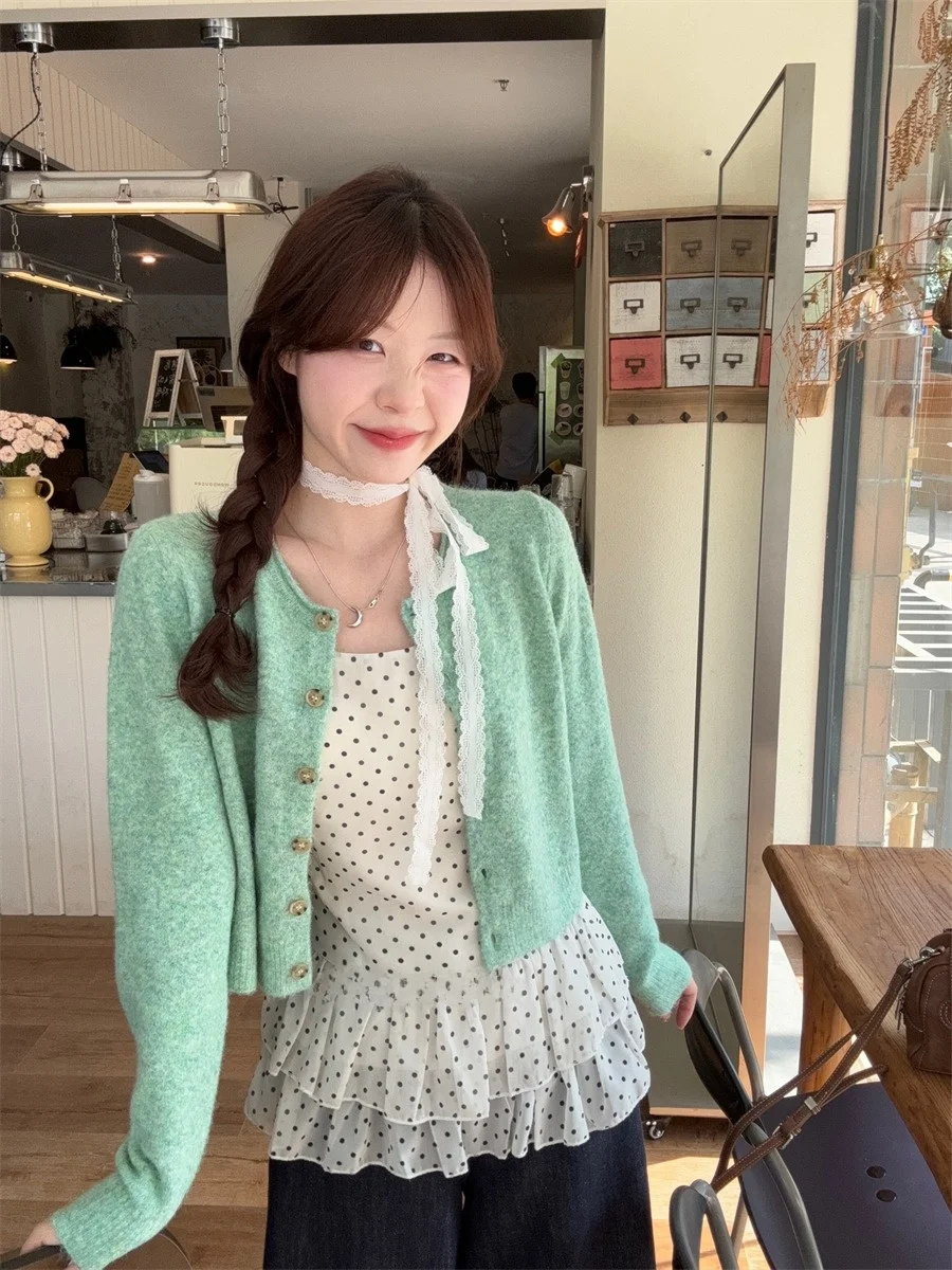 Sweet Two-Piece Set Short Sweater Cardigan Women Summer Inner Checkered Tube Top Tank Top Long Sleeve Fashion Set for Women
Sweet Two-Piece Set Short Sweater Cardigan Women Summer Inner Checkered Tube Top Tank Top Long Sleeve Fashion Set for Women