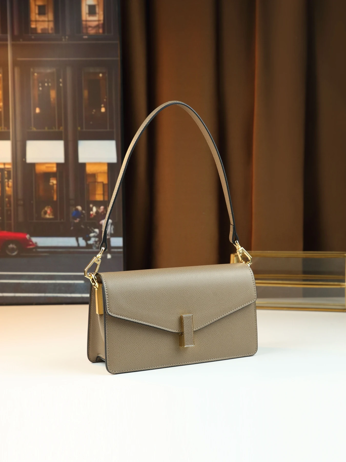 Простая сумка через плечо премиум-класса, женская пригородная сумка, модная универсальная сумка-конверт на плечо, новинка 2023 года 
Простая сумка через плечо премиум-класса, женская пригородная сумка, модная универсальная сумка-конверт на плечо, новинка 2023 года