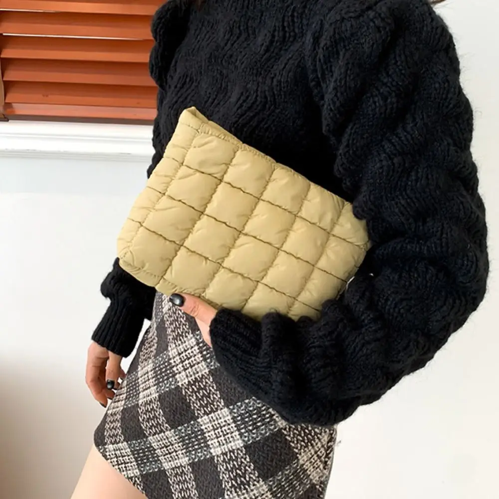 Simple Puffy Quilted Padded Makeup Bag Zipper Handbag Cotton Clutch Bag Solid Color Storage Bag Cosmetic Bag Beauty Case
Simple Puffy Quilted Padded Makeup Bag Zipper Handbag Cotton Clutch Bag Solid Color Storage Bag Cosmetic Bag Beauty Case