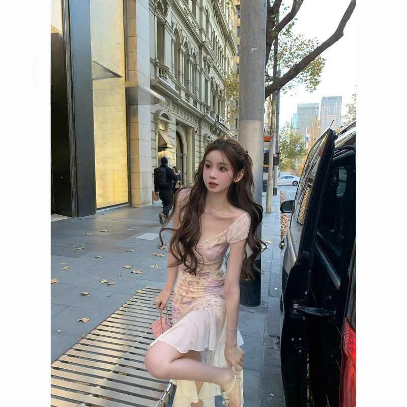 Summer New High-end French Medieval Floral Lace Dress Lotus Leaf Waist Temperament Slim Irregular Skirt Freshness Fashion
Summer New High-end French Medieval Floral Lace Dress Lotus Leaf Waist Temperament Slim Irregular Skirt Freshness Fashion