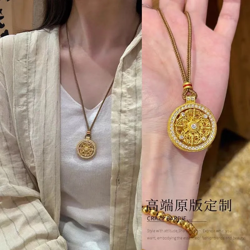 New Chinese Light Luxury Zircon Rotatable Compass Sweater Chain Retro Exquisite Fashion Versatile Long Pendant Necklace Women
New Chinese Light Luxury Zircon Rotatable Compass Sweater Chain Retro Exquisite Fashion Versatile Long Pendant Necklace Women