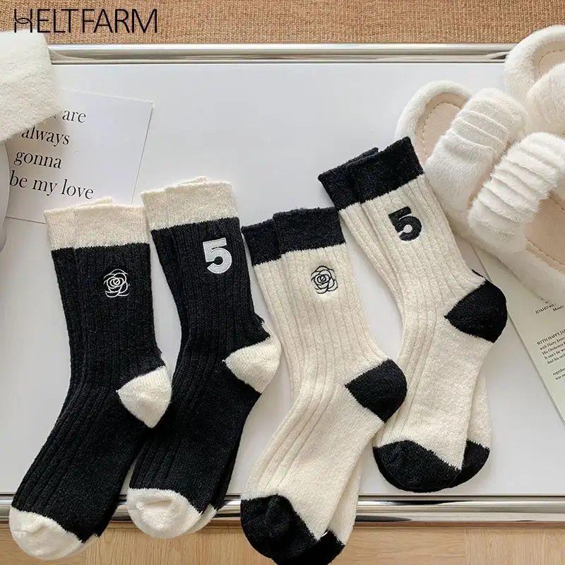 Winter Warm Cotton Socks For Women Black White Casual Middle Tube Socks Girls Japanese Harajuku Style Socks
Winter Warm Cotton Socks For Women Black White Casual Middle Tube Socks Girls Japanese Harajuku Style Socks