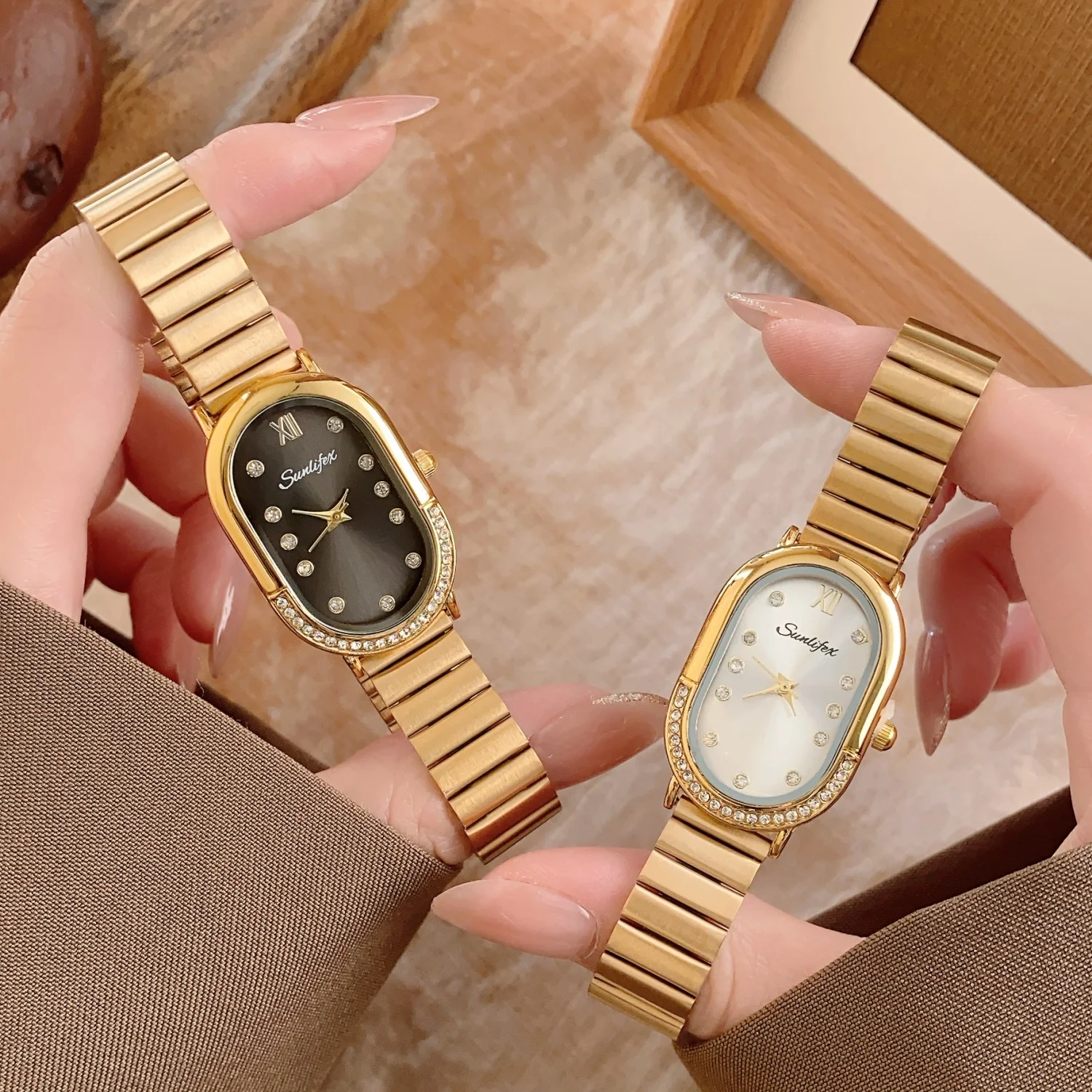 SUNLIFEX Luxury Rhinestone Women Watches Fashion Oval Dial Quartz Watch Gold Bracelet Strap Ladies Wristwatch Relogio Feminino
SUNLIFEX Luxury Rhinestone Women Watches Fashion Oval Dial Quartz Watch Gold Bracelet Strap Ladies Wristwatch Relogio Feminino