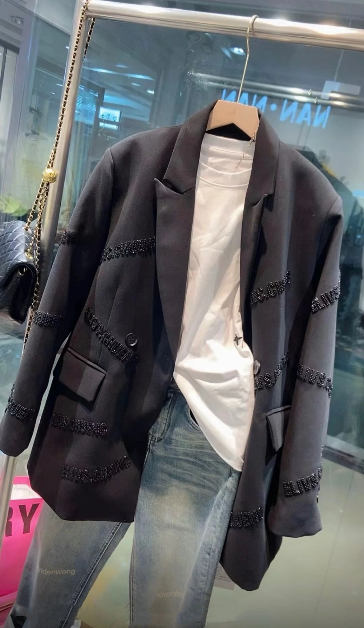 Ele Long Sve Women's Suit Jaet Heavy Embelliment Glittering Diamond Faionable Boyfriend Sle Mid-Length Coat
Ele Long Sve Women's Suit Jaet Heavy Embelliment Glittering Diamond Faionable Boyfriend Sle Mid-Length Coat