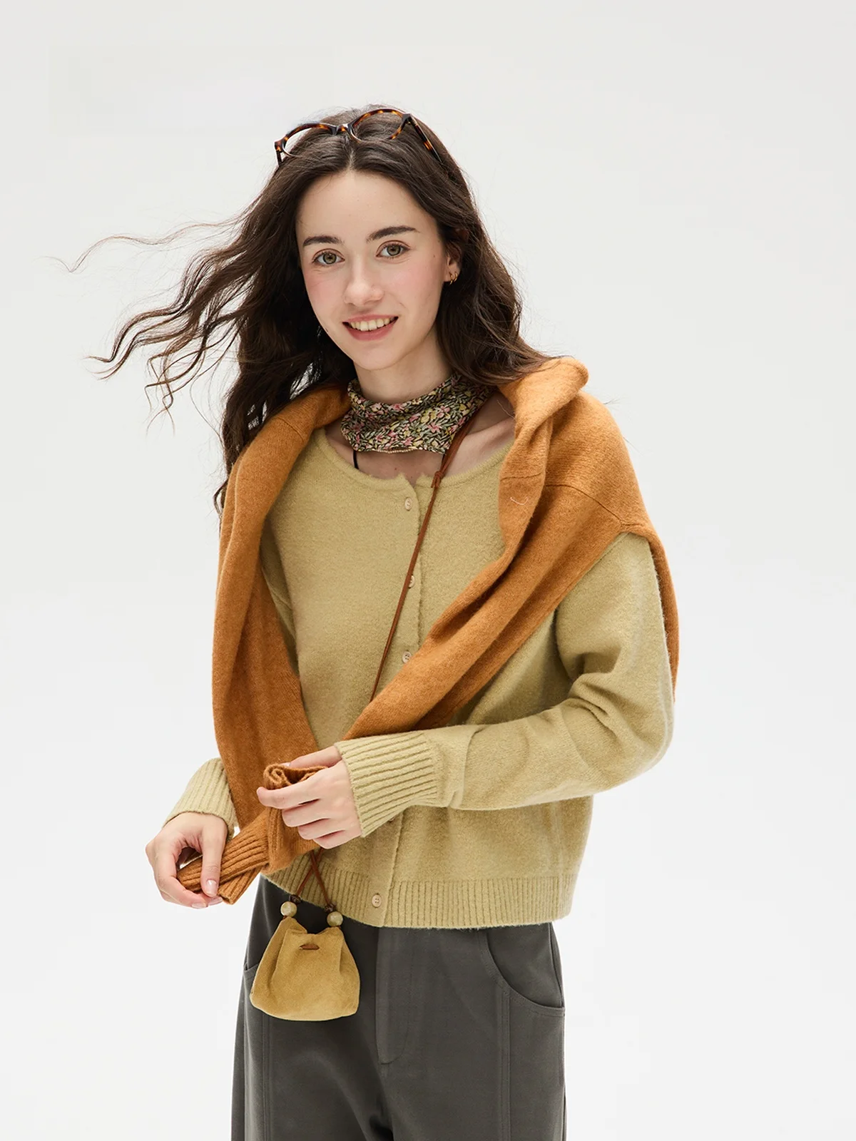 Кардиган Del Garden Botanique из мягкой шерсти альпака с длинными рукавами и круглым вырезом, женская вязаная одежда, зимняя коллекция
Кардиган Del Garden Botanique из мягкой шерсти альпака с длинными рукавами и круглым вырезом, женская вязаная одежда, зимняя коллекция