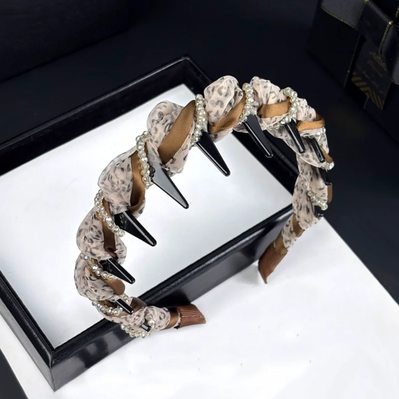 French Rhinestone Print Mesh Satin Wrapped Hairband Hair Hoop for Women High Crown Pressed Hair Headband Elegant Hair Hairpin
French Rhinestone Print Mesh Satin Wrapped Hairband Hair Hoop for Women High Crown Pressed Hair Headband Elegant Hair Hairpin