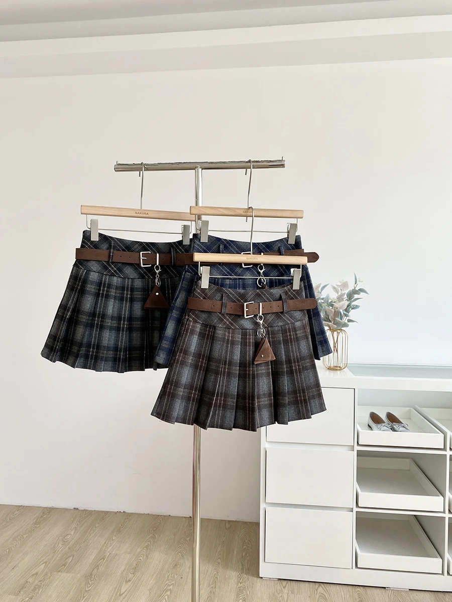 Women's Autumn Winter A Line High Waist Plaid Mini Skirt Lady Streetwear Pleated Short Skirt
Women's Autumn Winter A Line High Waist Plaid Mini Skirt Lady Streetwear Pleated Short Skirt