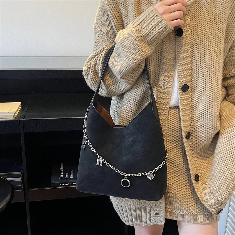 Fashion Ladies Shoulder Bag Fringe Decor Trendy Style Suitable for Casual Outings Music Festivals
Fashion Ladies Shoulder Bag Fringe Decor Trendy Style Suitable for Casual Outings Music Festivals