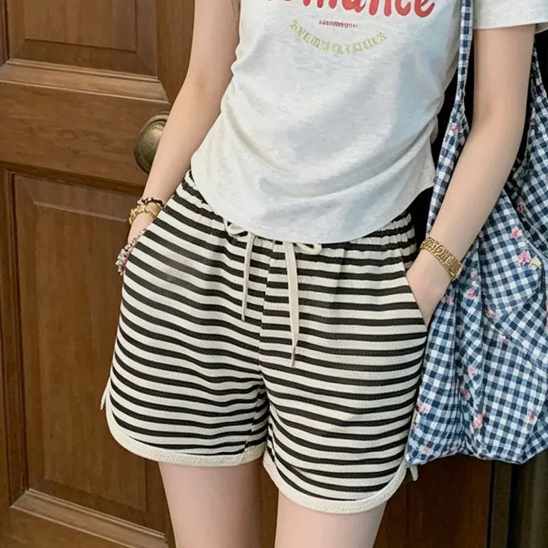 Women's Sporty Striped Loose Fit Summer 2026 Casual Pants High Waist Wide Leg Hot Pants for Walking Home Wear Outdoor Sleepwear
Women's Sporty Striped Loose Fit Summer 2026 Casual Pants High Waist Wide Leg Hot Pants for Walking Home Wear Outdoor Sleepwear