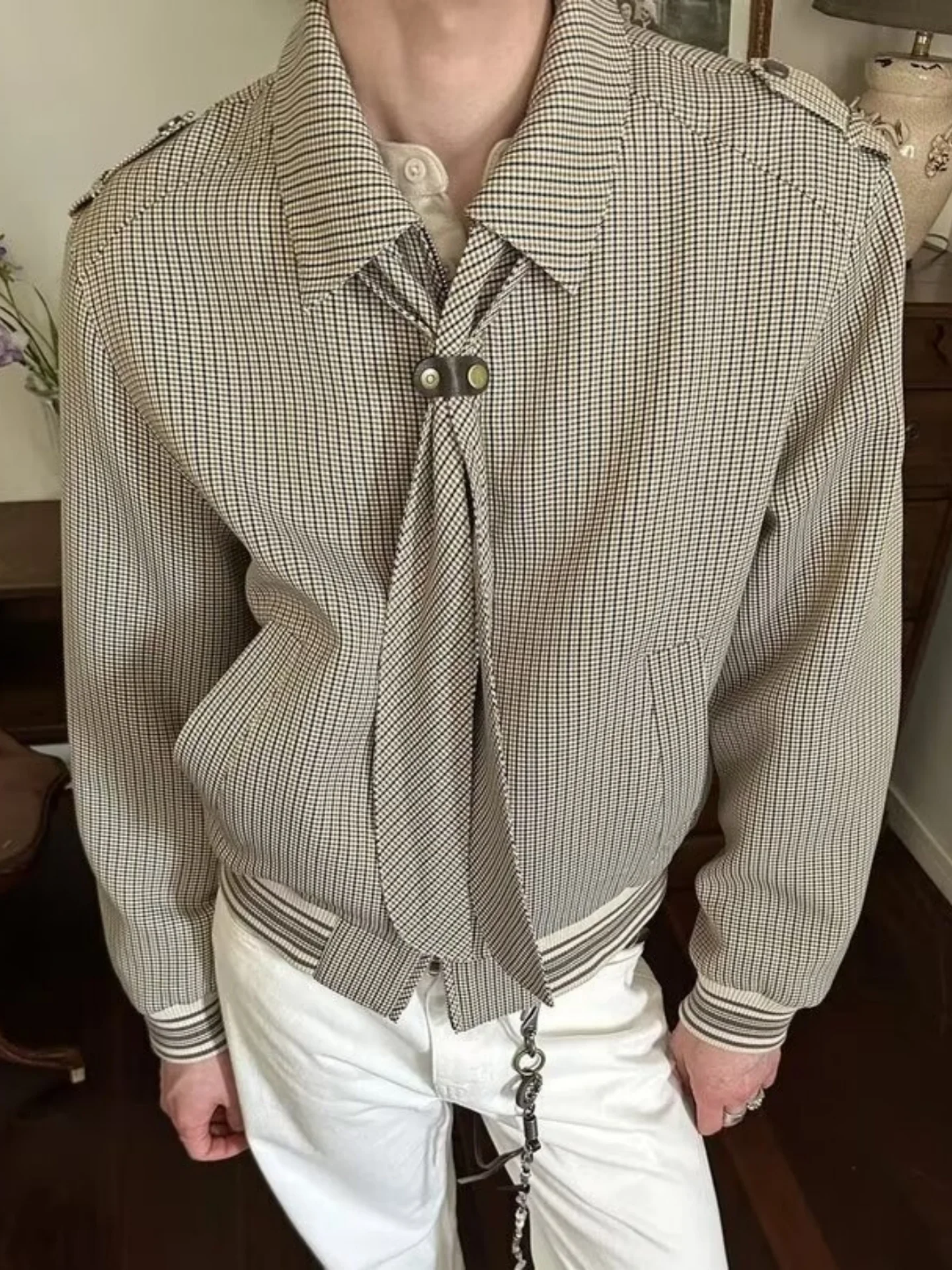 Мужская куртка-харрингтон с отстегивающимся воротником, цвет хаки, в американском ретро-стиле, весенняя, с откидным воротником, модная верхняя одежда
Мужская куртка-харрингтон с отстегивающимся воротником, цвет хаки, в американском ретро-стиле, весенняя, с откидным воротником, модная верхняя одежда