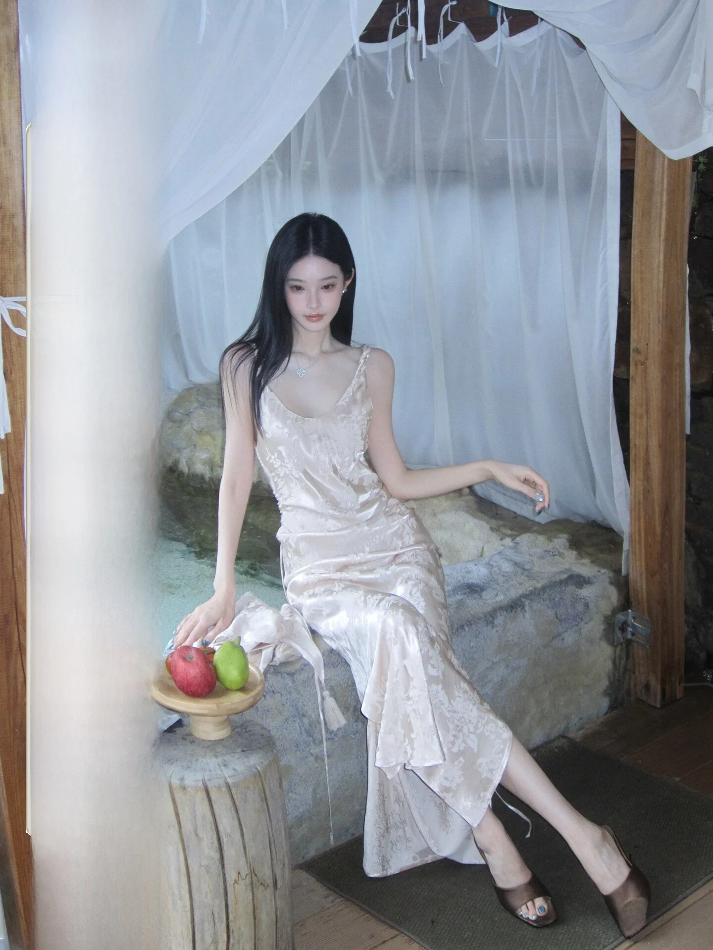 ALIN Spring Summer Satin Smooth Strap Dress Embroidered Draping Long Gown Shawl Women's Fashion Set Two-Piece Ensemble
ALIN Spring Summer Satin Smooth Strap Dress Embroidered Draping Long Gown Shawl Women's Fashion Set Two-Piece Ensemble