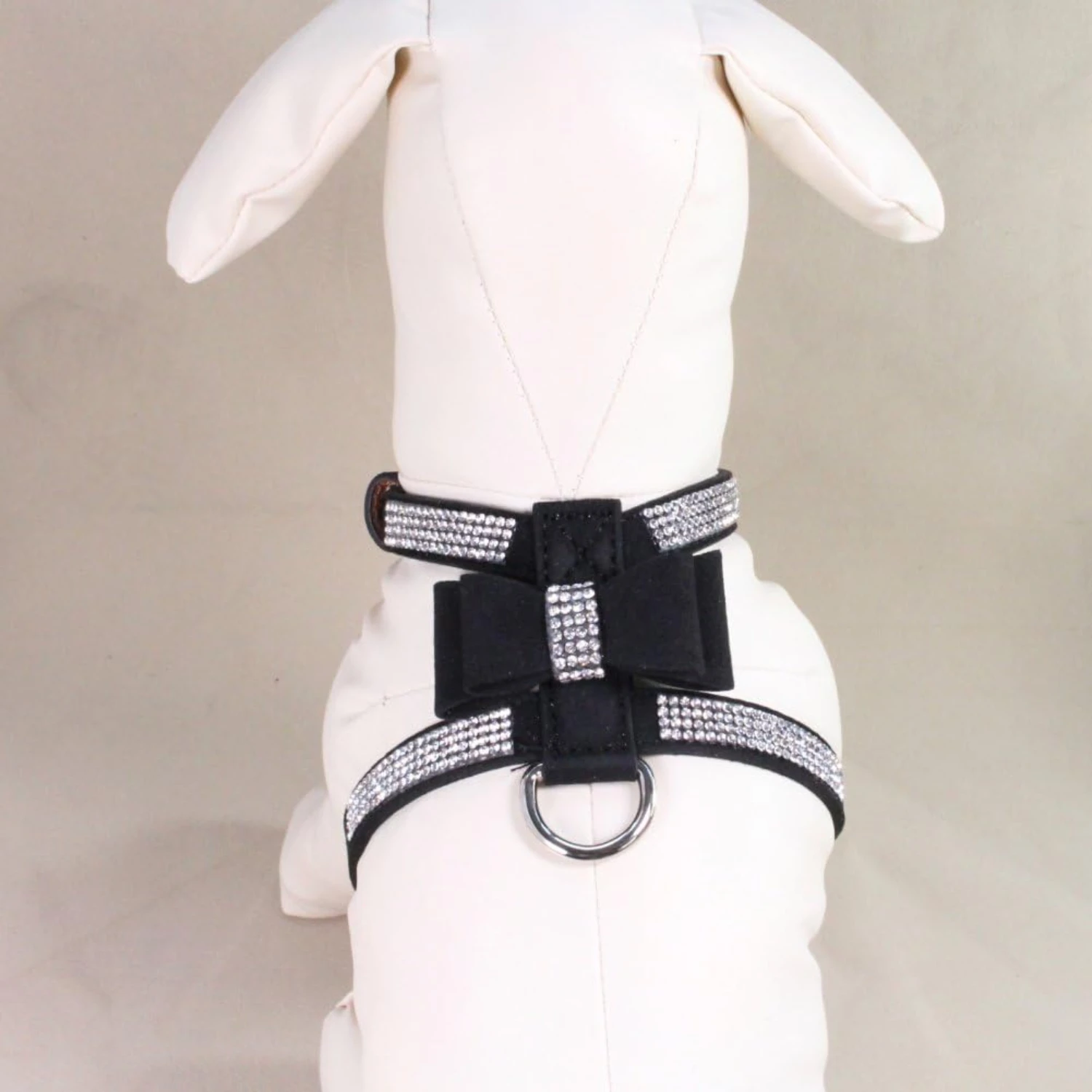 Luxurious, glamorous and sophisticated designer collar for your elegant companion. Elevate your pet's fashion game with this chi
Luxurious, glamorous and sophisticated designer collar for your elegant companion. Elevate your pet's fashion game with this chi