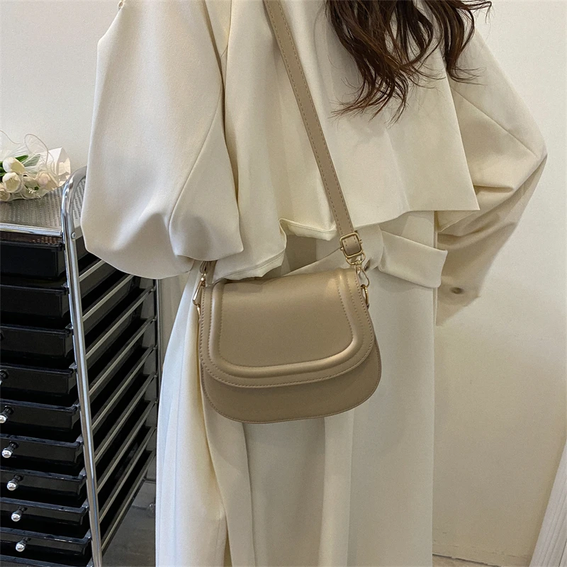 Retro Saddle Bag Women's Crossbody Bag Simple Quali Ins Single oulder Bag Casual Leisure PU Material Magnetic Clasp Closure
Retro Saddle Bag Women's Crossbody Bag Simple Quali Ins Single oulder Bag Casual Leisure PU Material Magnetic Clasp Closure