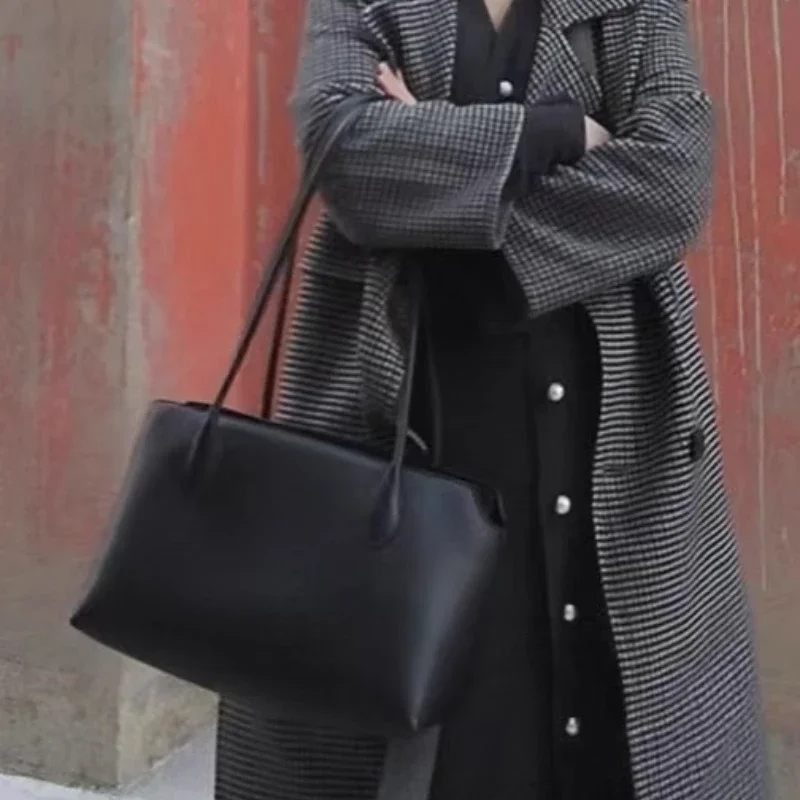 Ladies' fashionable leather tote bag, large capacity retro shoulder bag, solid color simple handbag
Ladies' fashionable leather tote bag, large capacity retro shoulder bag, solid color simple handbag