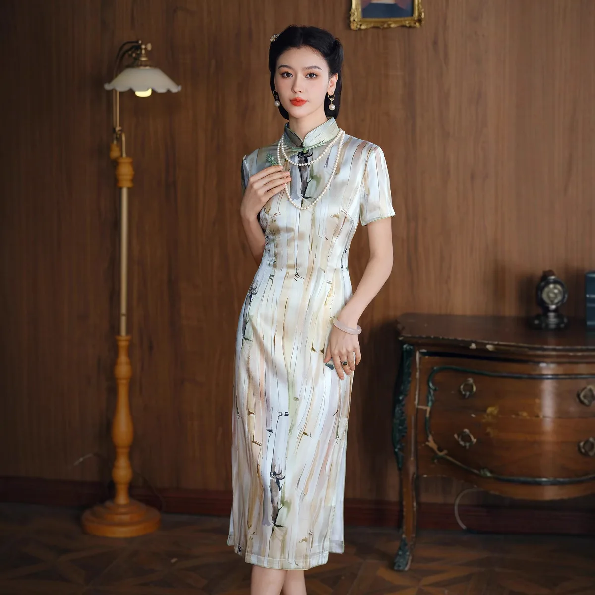 Silk Chinese Floral Traditional Vintage Modern Cheongsam Qipao Beautiful Improved Women's Retro High Sense Young
Silk Chinese Floral Traditional Vintage Modern Cheongsam Qipao Beautiful Improved Women's Retro High Sense Young