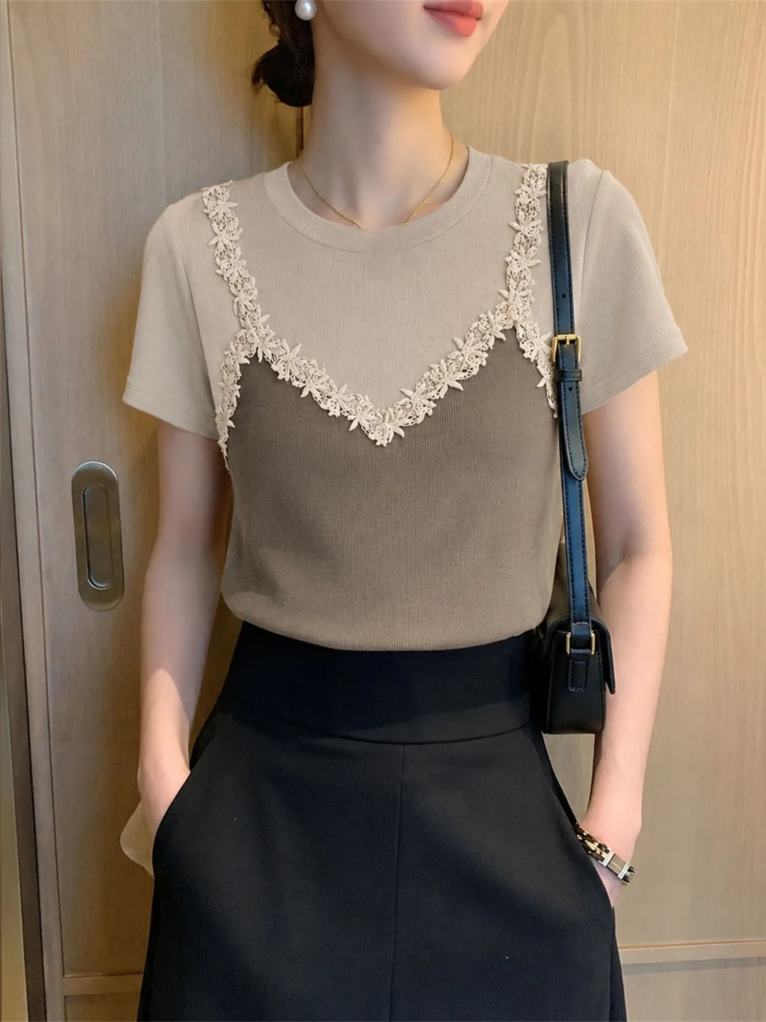 Fashionable Lace Splice Short Sleeve Overhead Top Korean Style Commute Wind Summer Casual Wear Poem Art Lin Ladies Shirt
Fashionable Lace Splice Short Sleeve Overhead Top Korean Style Commute Wind Summer Casual Wear Poem Art Lin Ladies Shirt