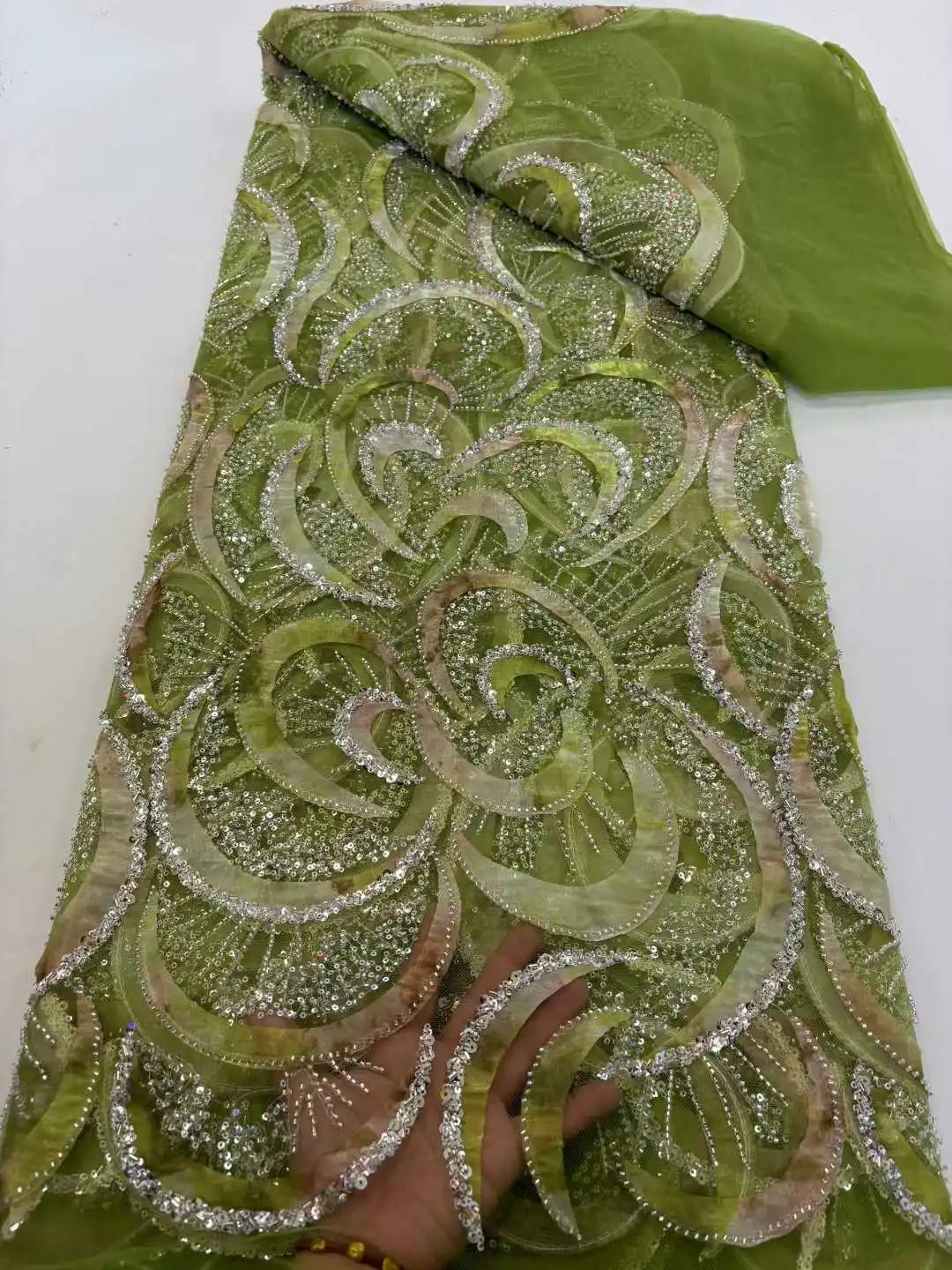 Роскошная кружевная ткань с блестками, 2026, высокое качество, французская африканская сетка с вышивкой бисером в нигерийском стиле для женского шитья
Роскошная кружевная ткань с блестками, 2026, высокое качество, французская африканская сетка с вышивкой бисером в нигерийском стиле для женского шитья