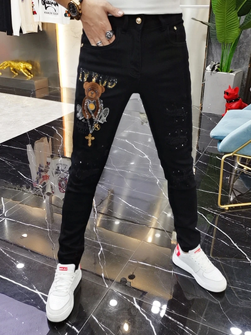 Мужские джинсы Slim Fit с вышивкой в виде медведя, зимние, молодежные, повседневные, длинные брюки, средняя посадка, на молнии, классический синий цвет
Мужские джинсы Slim Fit с вышивкой в виде медведя, зимние, молодежные, повседневные, длинные брюки, средняя посадка, на молнии, классический синий цвет