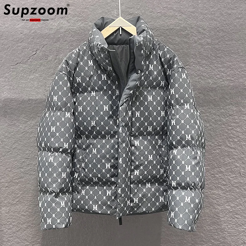 Supzoom Новое поступление, модный топ с логотипом, мужская популярная одежда, утепленный красивый теплый воротник, повседневные зимние пуховики для мужчин
Supzoom Новое поступление, модный топ с логотипом, мужская популярная одежда, утепленный красивый теплый воротник, повседневные зимние пуховики для мужчин