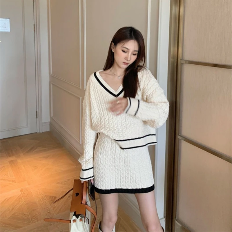College Style Skirt Set Contrast Color V-neck Twist Sweater Knitted Patchwork Korean Fashion Sweet A-line Skirts Female Outfit
College Style Skirt Set Contrast Color V-neck Twist Sweater Knitted Patchwork Korean Fashion Sweet A-line Skirts Female Outfit