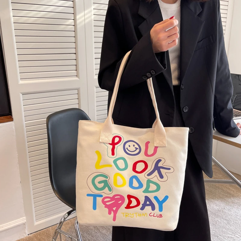 Женская Холщовая Сумка-тоут с радужными буквами, вместительный саквояж на плечо, сумочка кросс-боди в южнокорейском стиле с улыбающимся лицом
Женская Холщовая Сумка-тоут с радужными буквами, вместительный саквояж на плечо, сумочка кросс-боди в южнокорейском стиле с улыбающимся лицом