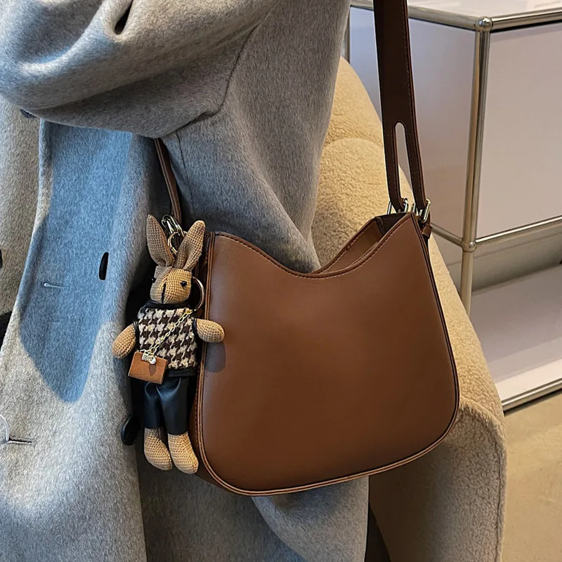 Fashionable Retro Crossbody Bag Women's Large Capacity Casual Tote Bag Simple Stylish Handbag Quality Material Shoulder Bag
Fashionable Retro Crossbody Bag Women's Large Capacity Casual Tote Bag Simple Stylish Handbag Quality Material Shoulder Bag