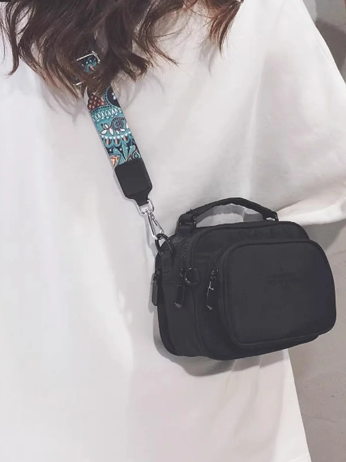 Casual Faion oulder Bag Women's Handbag Large Capaci Small Square Bag Crossbody Bag with Wide Strap for Daily Use
Casual Faion oulder Bag Women's Handbag Large Capaci Small Square Bag Crossbody Bag with Wide Strap for Daily Use