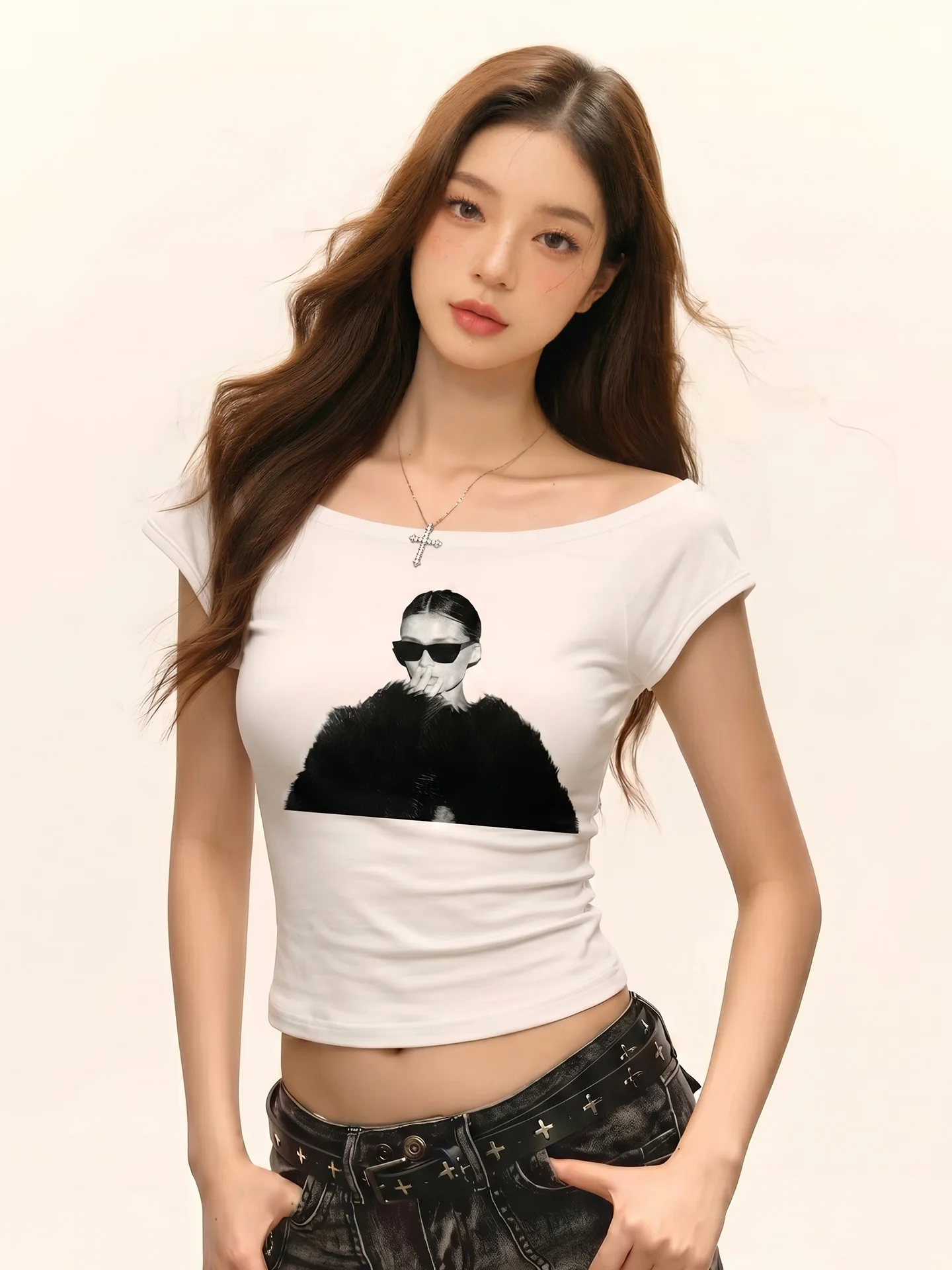 Retro American Spicy Short Sleeve Shoulder Bared T Shirt Women's Slim Fit Versatile One Shoulder Short Length Top Citywalk Su...
Retro American Spicy Short Sleeve Shoulder Bared T Shirt Women's Slim Fit Versatile One Shoulder Short Length Top Citywalk Su...
